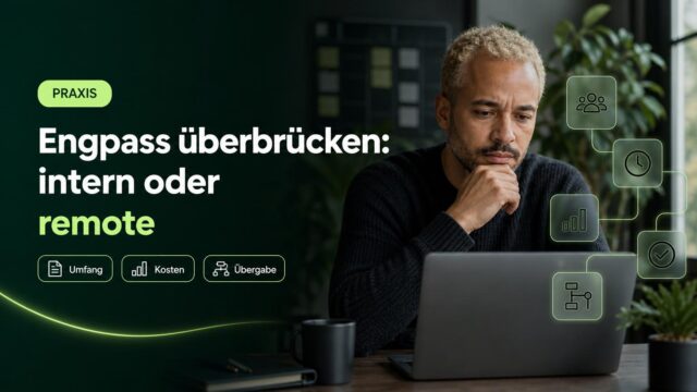 Eine IT-Leiterin vergleicht am Arbeitsplatz interne und externe Kapazität für ein Softwarevorhaben, umgeben von Symbolen für Team, Zeit, Kosten, Prüfung und Ablauf.