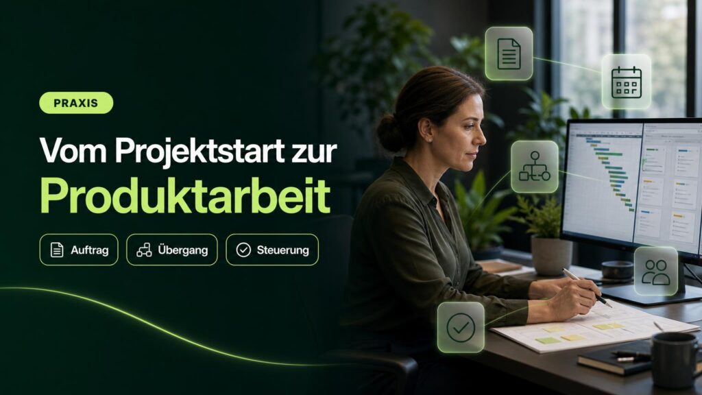 Eine IT-Verantwortliche prüft am Arbeitsplatz Projektplan und Produktaufgaben; Symbole zeigen Auftrag, Zeitplanung, Zusammenarbeit und Entscheidung.